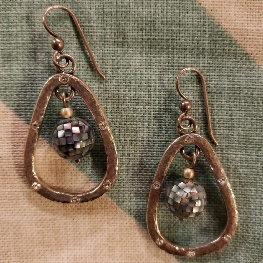 Fun, unique earrings - Picture 2 of 2